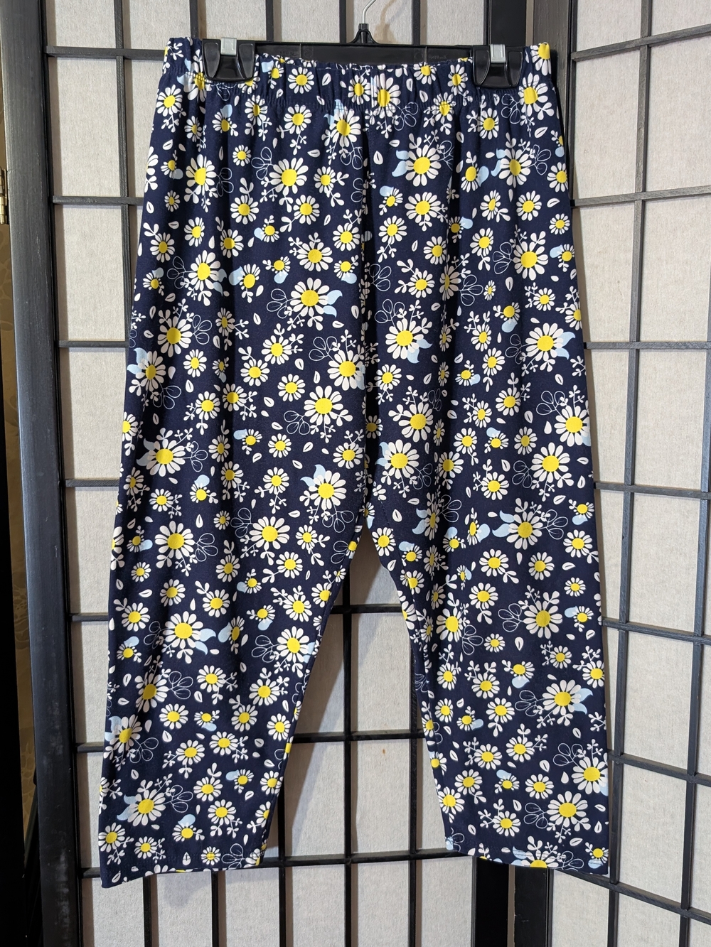 Just Cozy Floral Daisy Print Capri Leggings Sz M/L